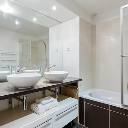 Private And Terrace - Le Marais Париж